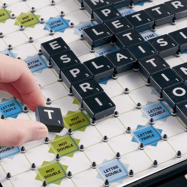 Scrabble Deluxe Jeu de société pour seniors